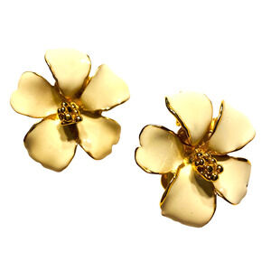 Vintage clip on earrings goldtone & creamy white enamel flowers casual romantic
